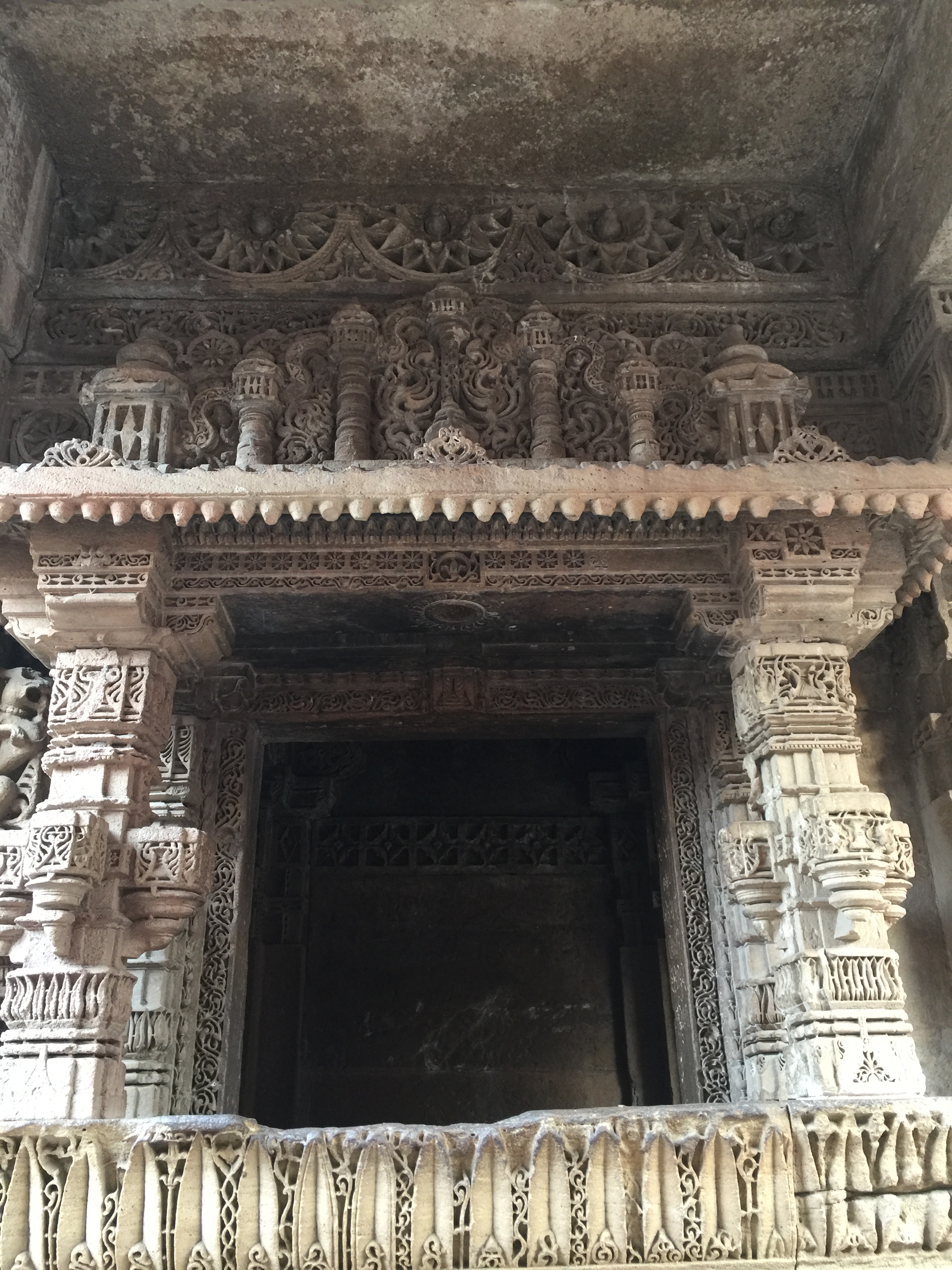 adalaj - intricately designed room